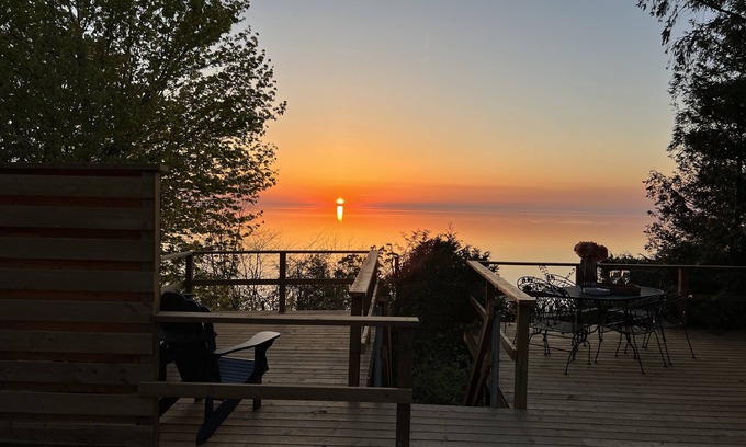 Dashwood Cottage | Lakefront Cottage with Private Beach & Private Beach Access