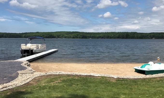 Fountain Cottage | Lakefront cottage with sandy beach and great fishing on Gunn Lake in Fountain MI