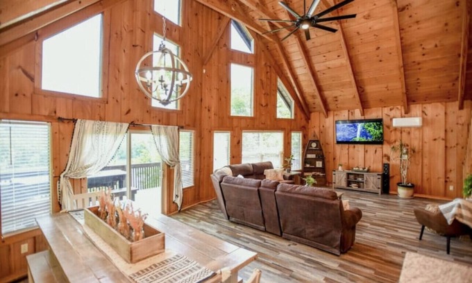 Flat Hollow Marina House | Lakefront dock, Hot Tub, Firepit