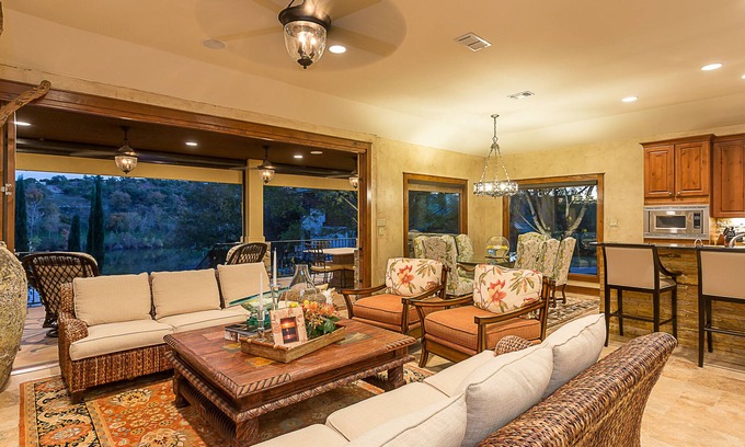 Horseshoe Bend Estates House | Lakefront Gem On Lake Austin