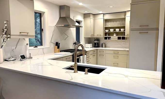 Grantham House | Lakefront Getaway Located Steps from Eastman Lake!