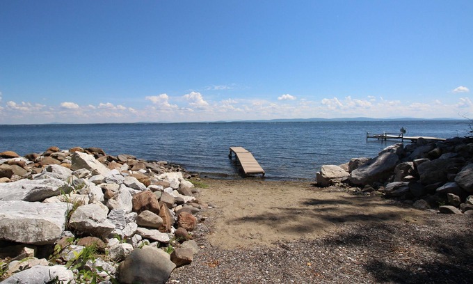 North Hero Apartment | Lakefront Getaway Near Private Beach & Park, State Boat Launch & Dock Nearby