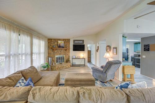 Gun Barrel City House | Lakefront Gun Barrel City Home with Dock and Deck