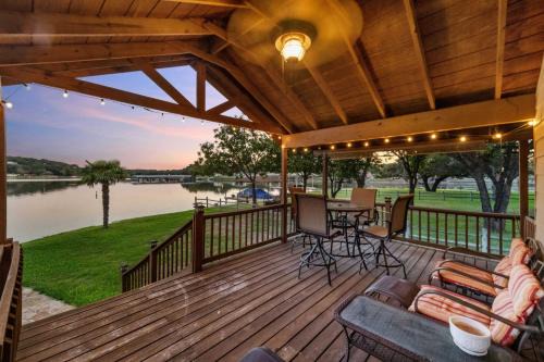 Granbury House | Lakefront Haven about 6 Mi to Historic Granbury Square