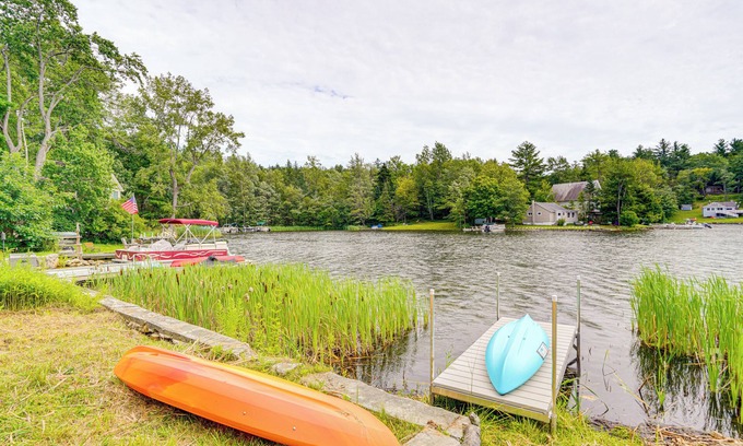 Peru House | Lakefront Hinsdale Home ~ 10 Mi to Pittsfield!