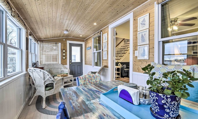Wolcott Cottage | Lakefront Home, Close to Mt Southington!