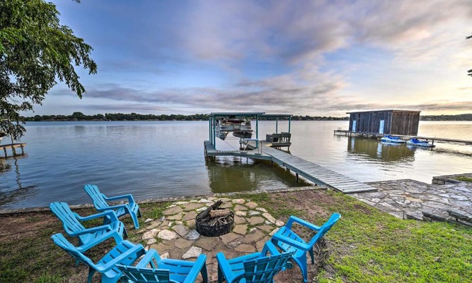 Granbury House | Lakefront Home Less Than 3 Miles to Historic Granbury!