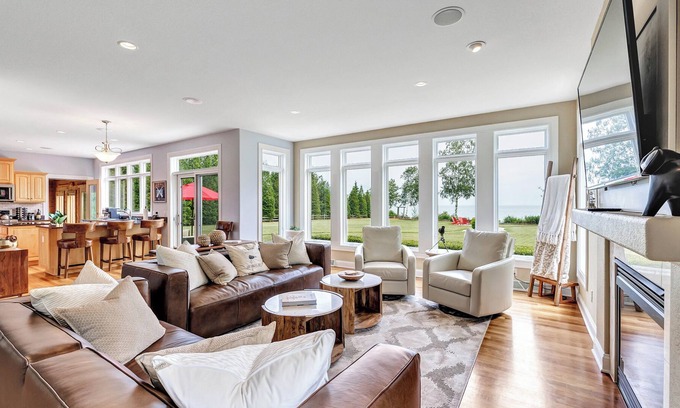 Newton House | Lakefront Home Offering Sweeping Views of Lake Michigan with Beach Access