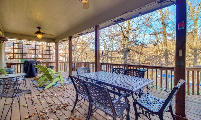 Grove House | Lakefront Home w/Furnished Deck in Grove!
