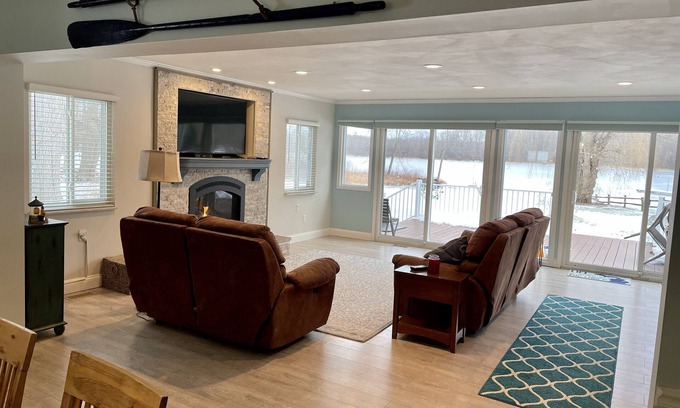 Whitmore Lake House | Lakefront House close to Ann Arbor!