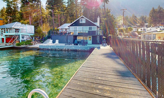 Chelan House | Lakefront house with washer/dryer, private dock & 2-level deck - near vineyards