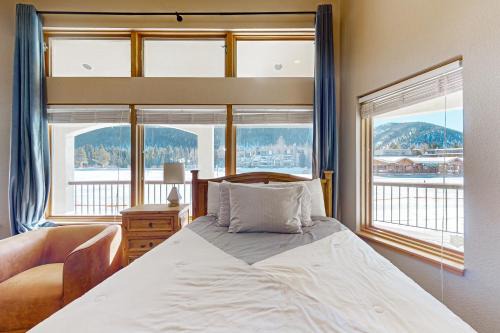 Lakeside Village Hotel | Lakefront Keystone Studio