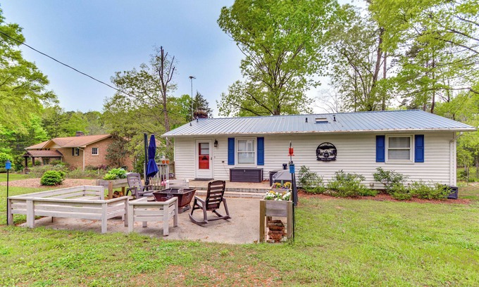 Leasburg House | Lakefront Leasburg Home w/Dock & Views!