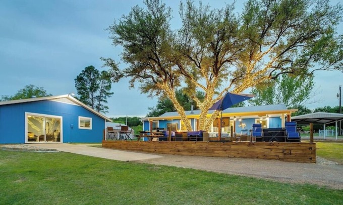 Gordon House | Lakefront Living with Pickleball, Basketball, Hot Tub & Lake activities
