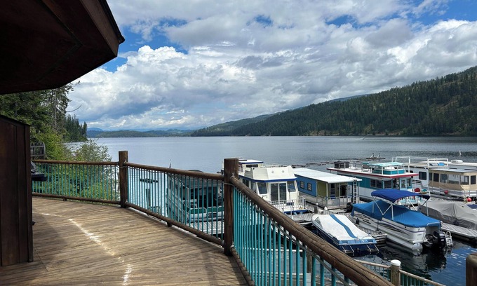 Coolin House | Lakefront Lodging at a Marina in Beautiful Cavanaugh Bay on Priest Lake