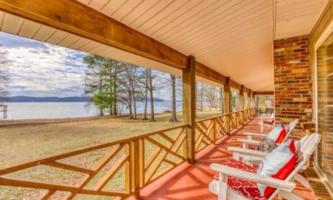 Lutts House | Lakefront Luxury Comfort Home offering Large Acreage and Privacy