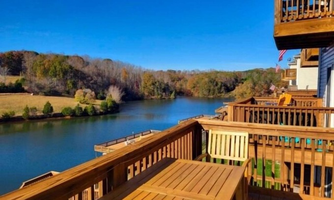 Hardy House | Lakefront on quiet cove, stylishly updated with modern amenities, 3 decks, Blackstone, kayak