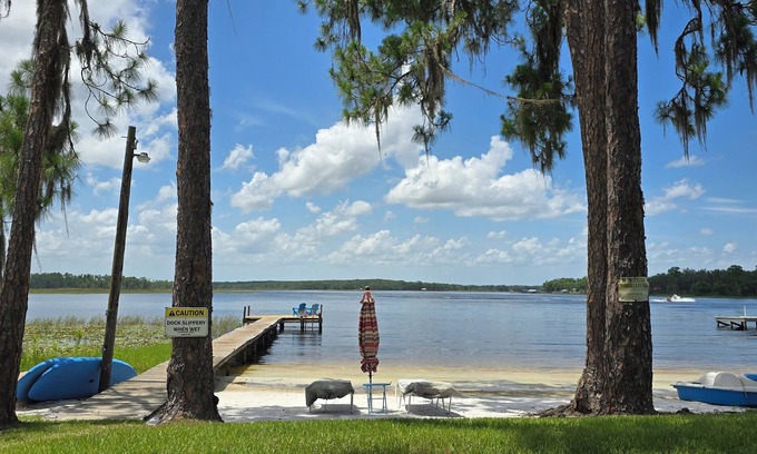 Clermont Cabin | LAKEFRONT- peaceful hideaway, short drive to attractions, springs and beaches.