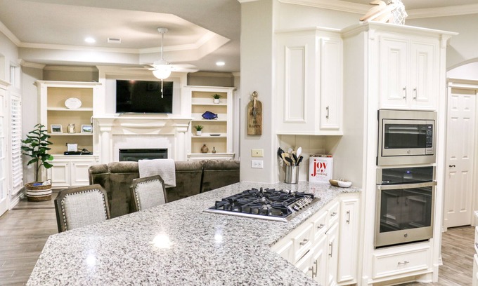 Atascocita House | Lakefront Retreat Enjoy Serenity and Scenic Views