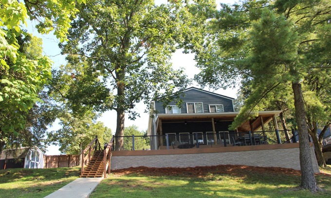 Williamstown House | Lakefront Retreat, Private Dock, Covered Deck, Sleeps 8, 11 min to Ark Encounter