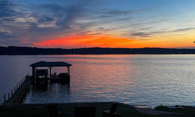 Cross Hill Cottage | Lakefront Retreat w/Private Dock!