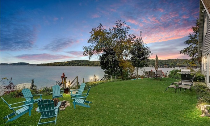 Merrimac House | Lakefront Retreat with Stunning Views - Skiing, Hiking & Dells!