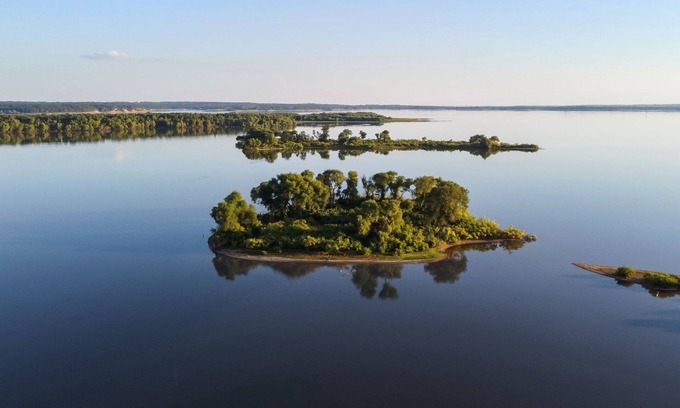 Madill RV Rental | Lakefront RV spot- Peaceful & breathtaking views, ideal for relax and recharge!