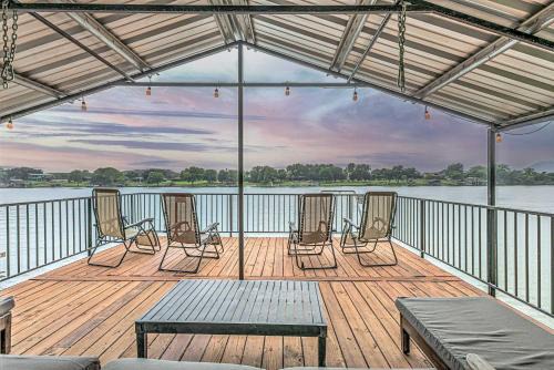 Kingsland House | Lakefront Stay for 12 with Private Ramp Dock & Views