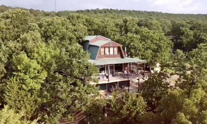 Eufaula Cabin | Lakefront! -True Lakefront Cabin with the best view on the lake.