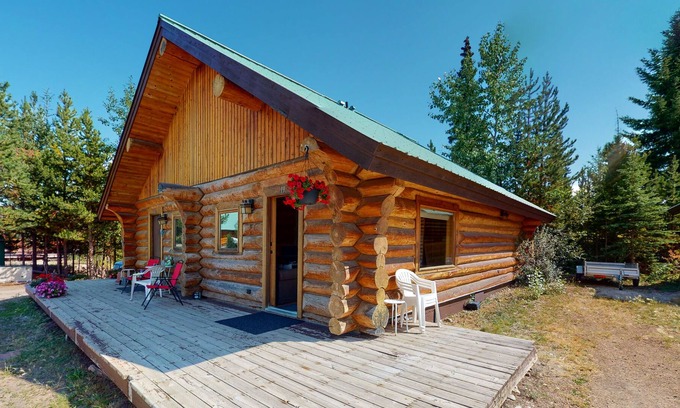 Lac Le Jeune Cabin | Lakefront wilderness resort cabin with deck, full kitchen, & internet