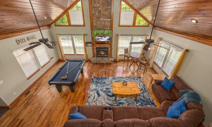 Dandridge House | Lakefront with 3 King Beds, Pool Table, Arcade Barrel
