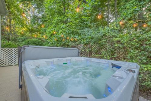 Toccoa House | Lakefront with Dock and Hot Tub!
