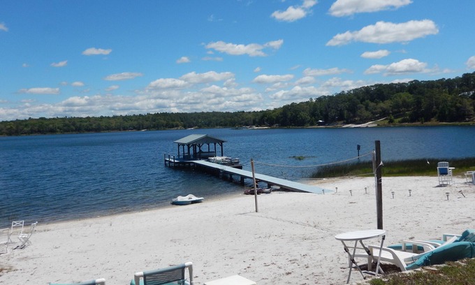 Putnam Hall House | LAKEHOUSE CLOSE TO GAINSVILLE, BEACH,DOCK, GAME ROOM WITH ADDITIONAL BUNK ROOM