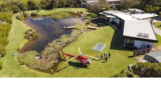Newhaven House | Lakehouse Estate is on 3 acres with private lake