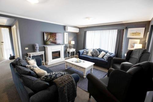 Paynesville House | Lakehouse on Waverley