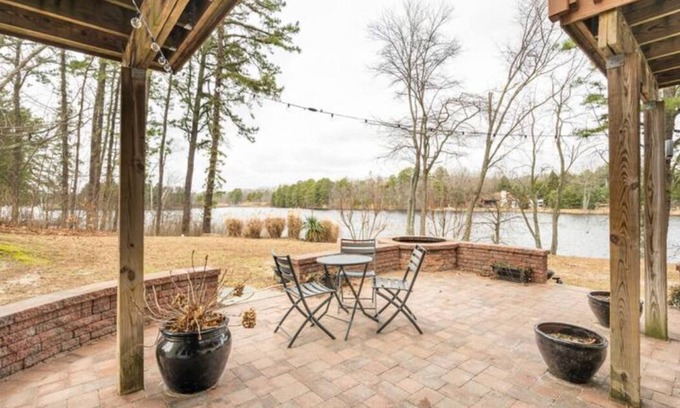 Marlton House | Lakehouse with Gorgeous View - Family Friendly!