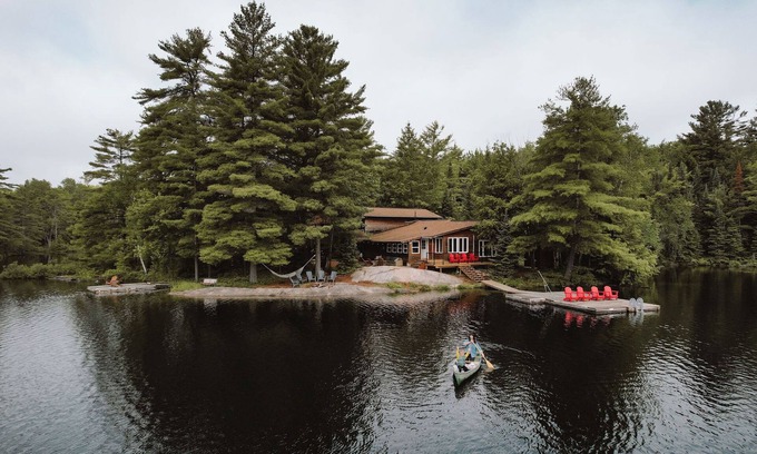 Irondale Cottage | LakeKabin - Lakefront Private Cottage on premium lake | HotTub,Kayaks,Canoe,BBQ