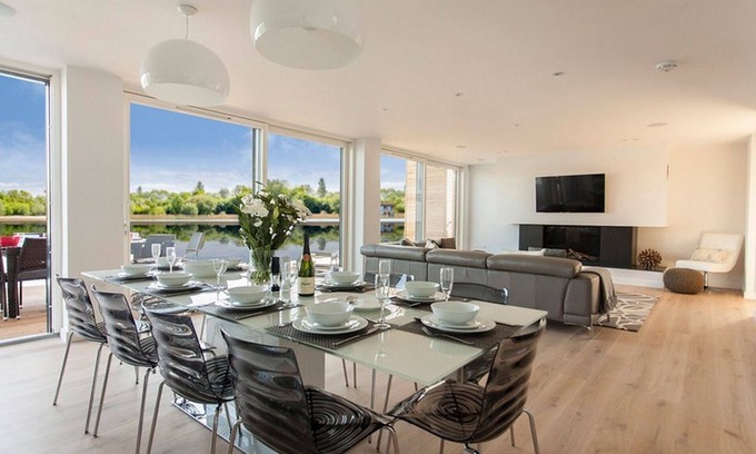 Lechlade House | Lakes by Yoo holiday house rental with shared indoor pool, internet access