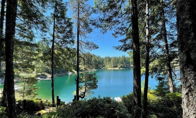 Mason County House | Lakeshore Landing Private Dock Firepit Kayaks & Lakefront Calm