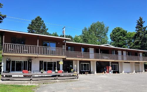 Iron River Hotel | Lakeshore Motel Ice Lake