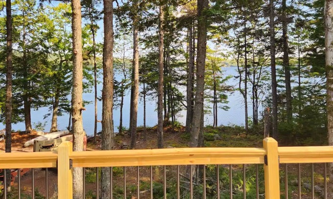 Sullivan House | Lakeside 2-bedroom house in Sullivan with WiFi and AC.