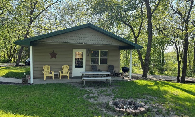 Manchester Cabin | Lakeside Cabin 4: Perfect Retreat at Enriched Cabins & Resort on Lake Delhi