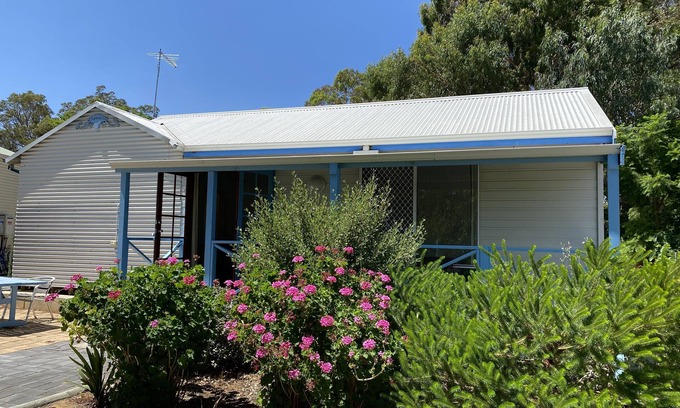 Baldivis Cottage | Lakeside Charm: Spacious 2 Bedroom Cottage On Flower Farm Surrounded By Nature
