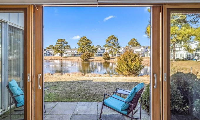 Selbyville Condo | Lakeside Condo with water views minutes to Fenwick Island and Ocean City