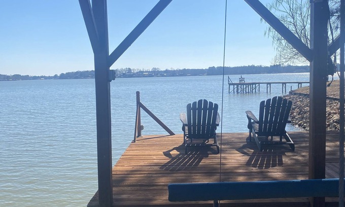 Leesburg House | Lakeside fishing cabin with boat lift for your boat! Year round water.
