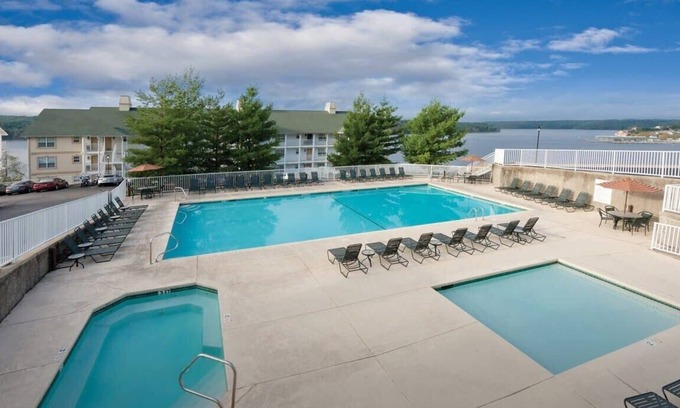 Osage Beach Condo | Lakeside Getaway: 1BR King Suite at Wyndham Ozarks