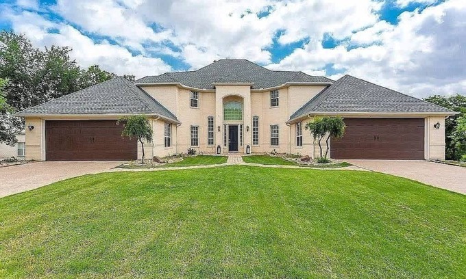 Little Elm House | Lakeside Grand Villa - Lone Star State, Little Elm