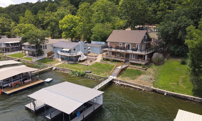 Linn Creek House | Lakeside HOLIDAY Getaway for the WHOLE family!