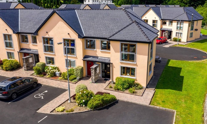 Killaloe House | Lakeside Homes by Interhome