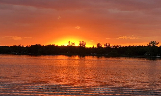 Browerville House | Lakeside house with room to roam